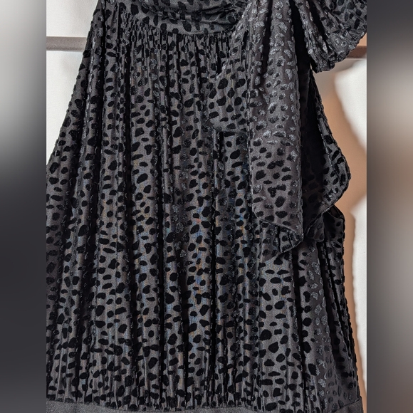 Vince Camuto Black Textured Tie-Neck Jumpsuit — Size 4 - Picture 3 of 7